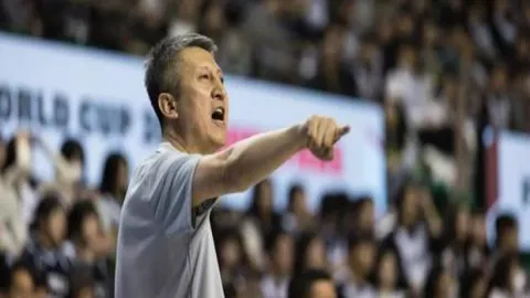 张稀哲34岁回归国足在即？邵佳一教练确认，球迷激动不已，惊喜不断！